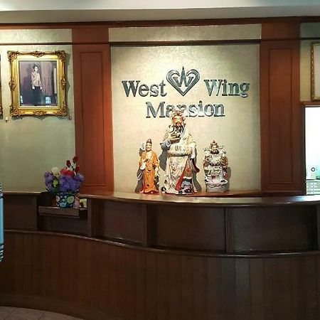 West Wing Mansion Aparthotel Bangkok Buitenkant foto