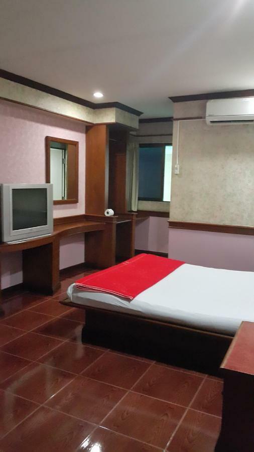 West Wing Mansion Aparthotel Bangkok Buitenkant foto