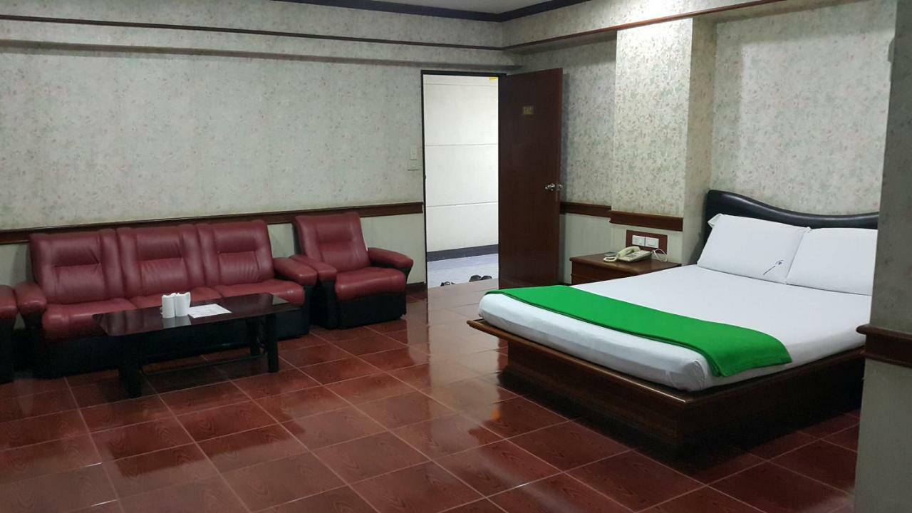 West Wing Mansion Aparthotel Bangkok Buitenkant foto