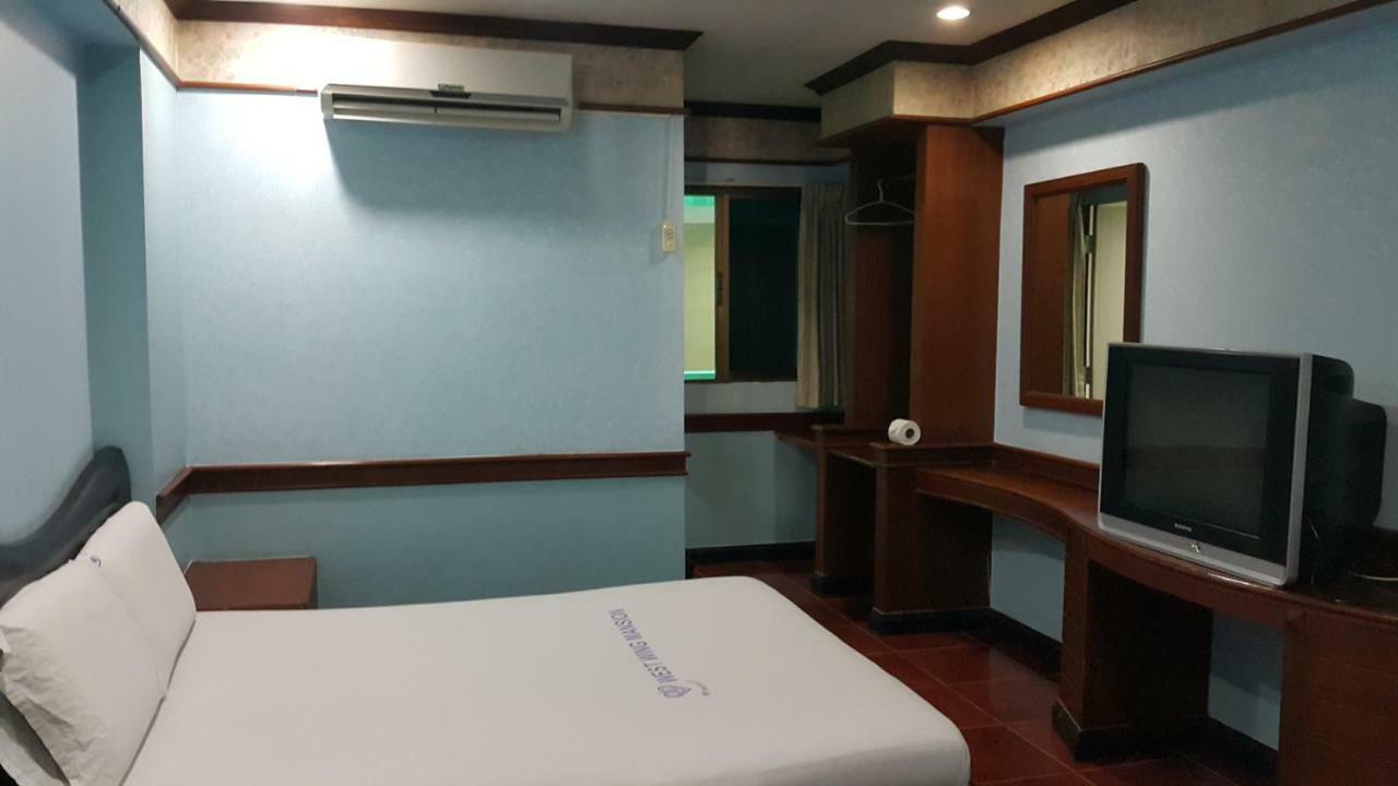 West Wing Mansion Aparthotel Bangkok Buitenkant foto