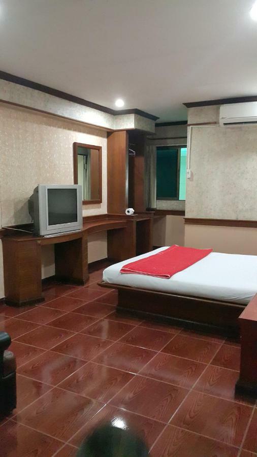 West Wing Mansion Aparthotel Bangkok Buitenkant foto